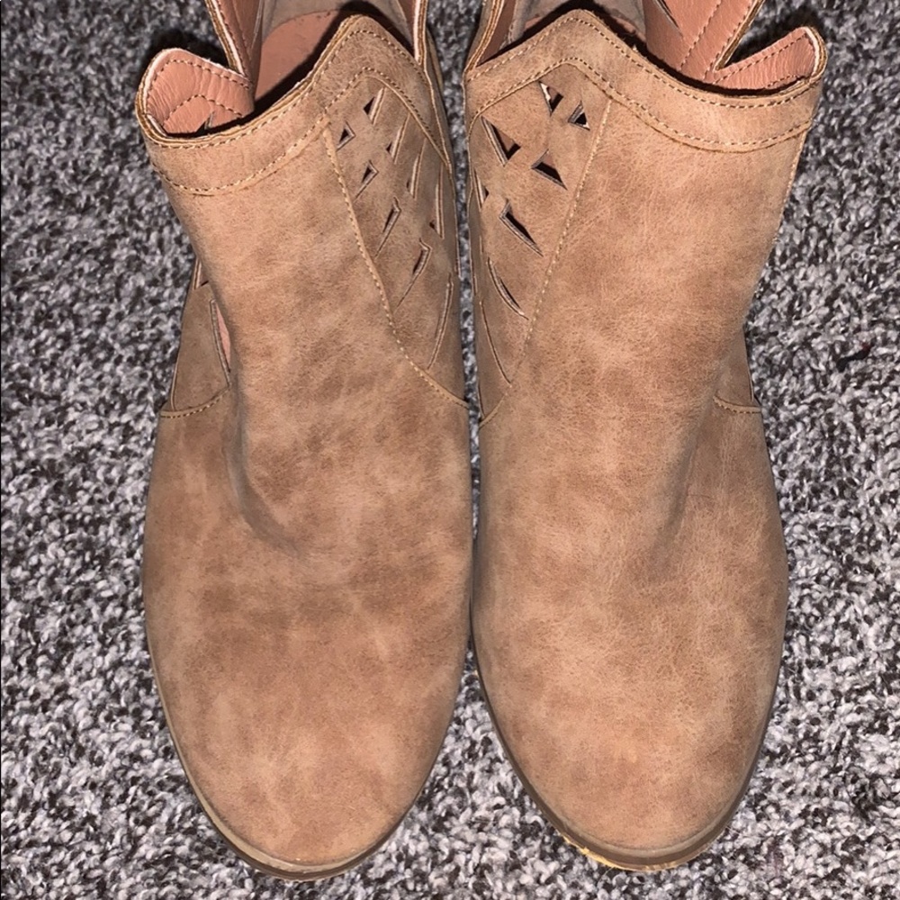ankle boots